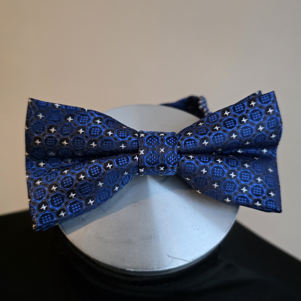 Elegant Blue Patterned Bow Tie
